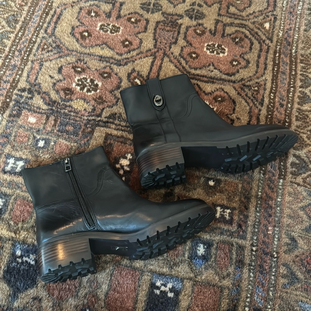 Coach Classic Turnlock Boots sz 8 - Picture 2 of 7